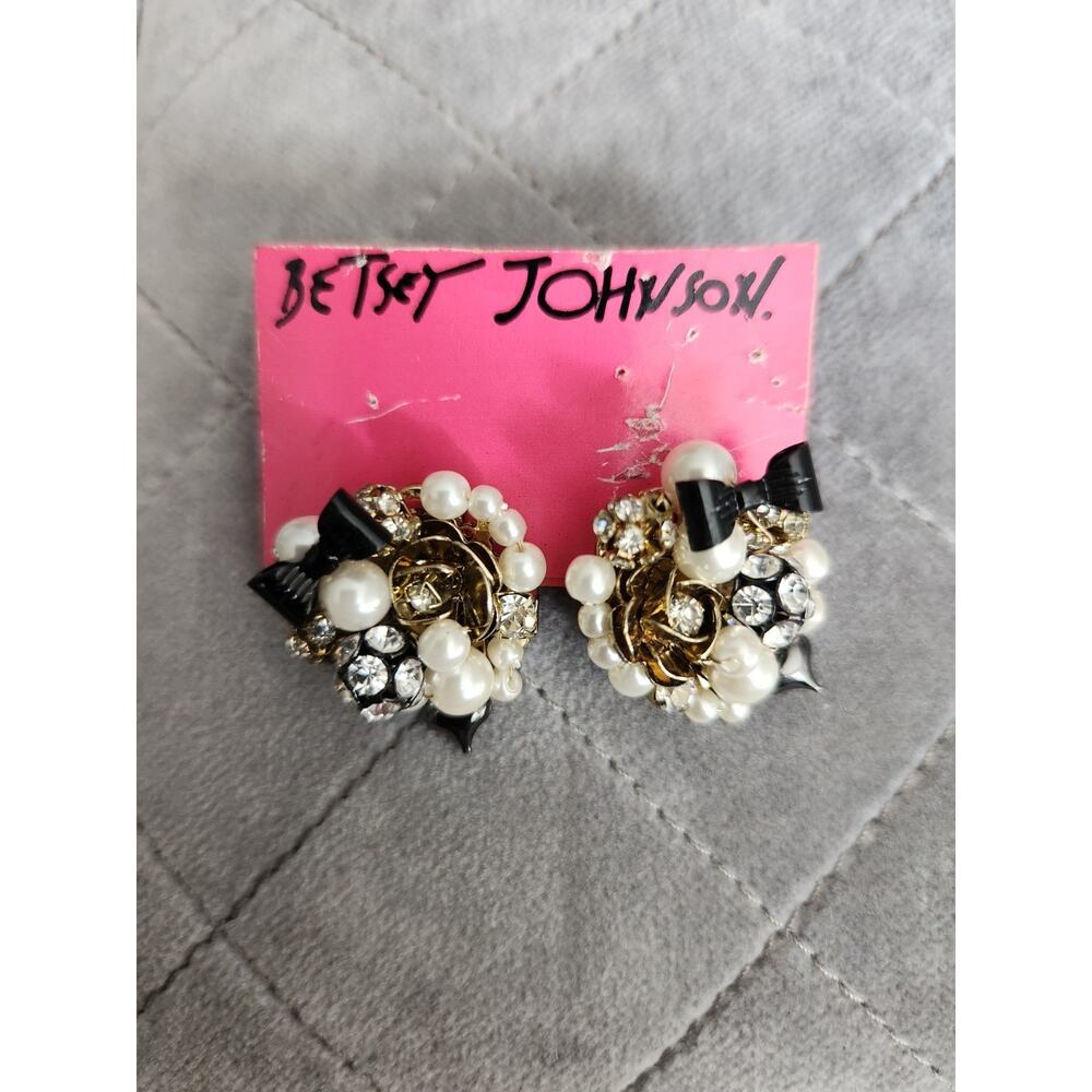 New Betsey Johnson Y2K Pearl Rhinestones Bows Gold Stud Fashion Earrings - Picture 2 of 3